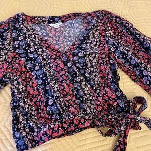 American Eagle Floral Cropped Blouse
